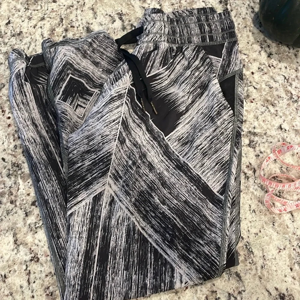 Lululemon Athletic Pants Size 4 - Picture 2 of 12